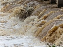 雨后濁浪亦絲滑